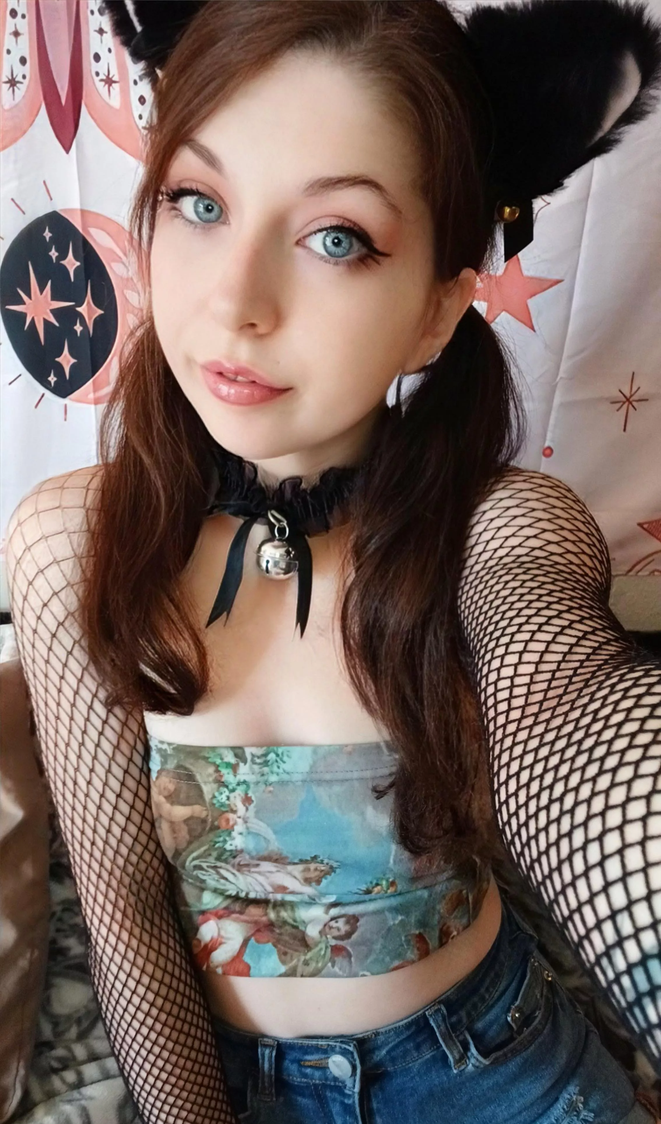 Submissive kitten ✨ posted by starlitsirenx