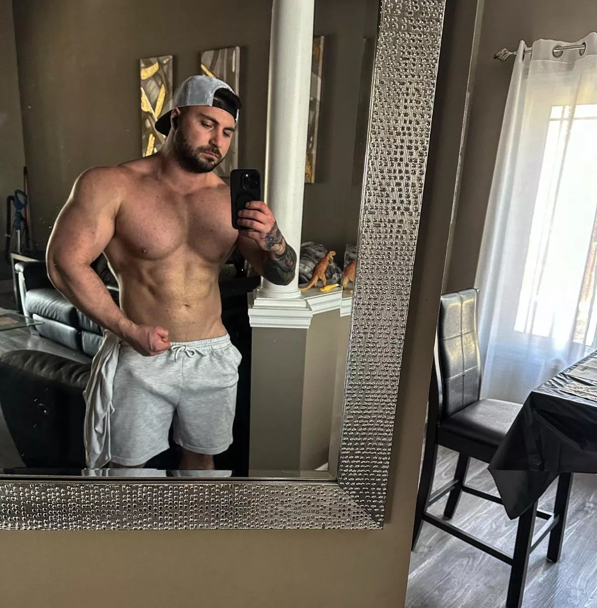 Who wants to feel my body😈(m) posted by Averagejoe_fit