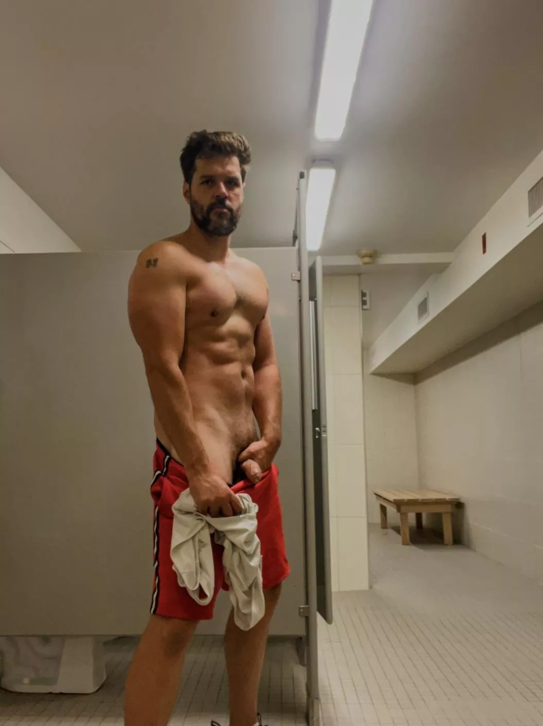 (37) 6’4 220. Still need that motivation so turn the arrow orange and lemme know whatcha think posted by StrictAd8071