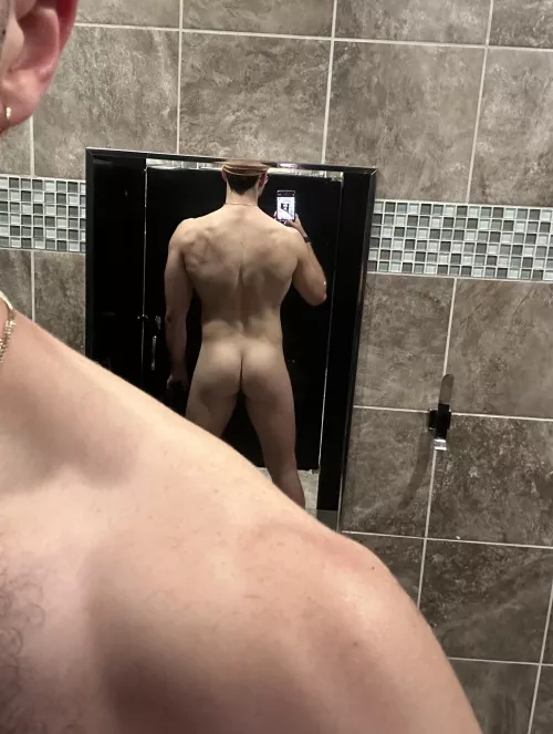 6’3” 200lbs in the locker room by Fun-brothers