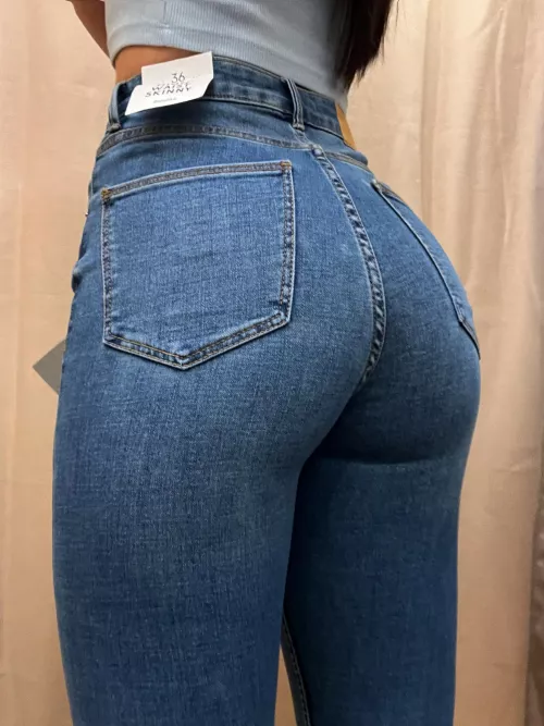 After a long battle I've managed to squeeze my ass in. Had to capture this glorious moment by Mys-behave