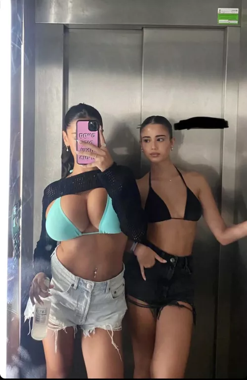 Bigger than her friend's head by arturomntes