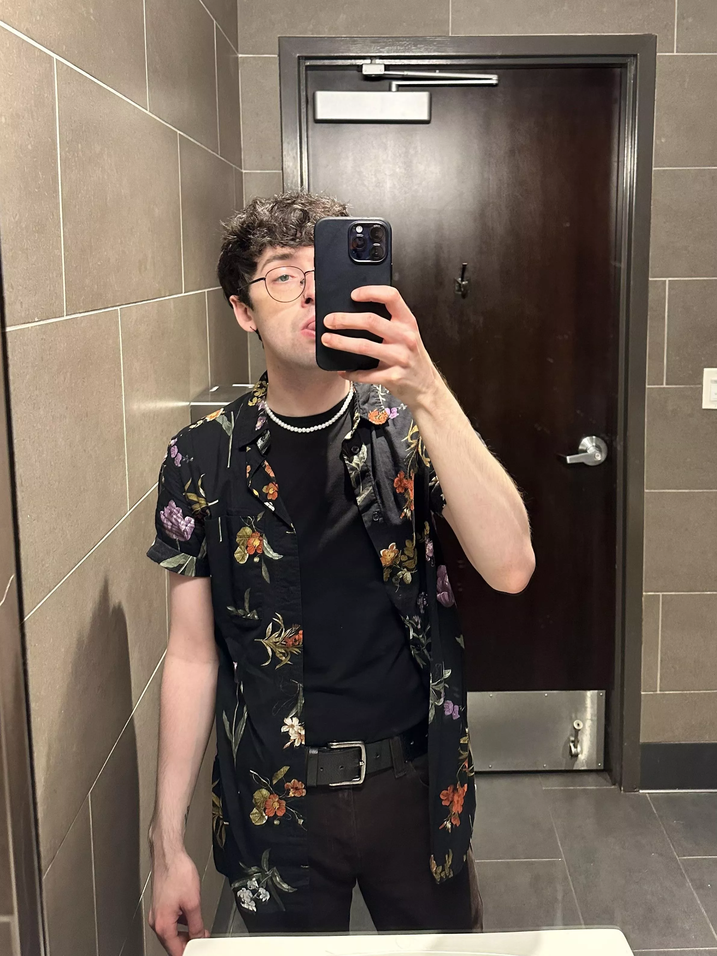 Can’t wait to go home and play the sims posted by wolfinthedaylight