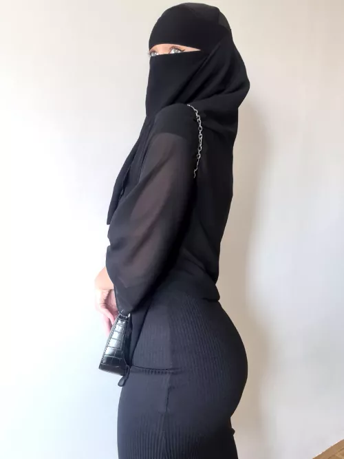 Covered but I bet you would still check out this booty 👀 by Haram_Inaya