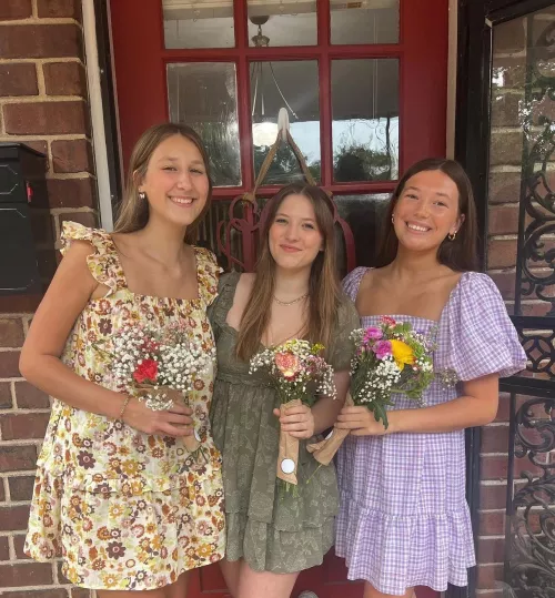 Flowers by BingB0ngBoi