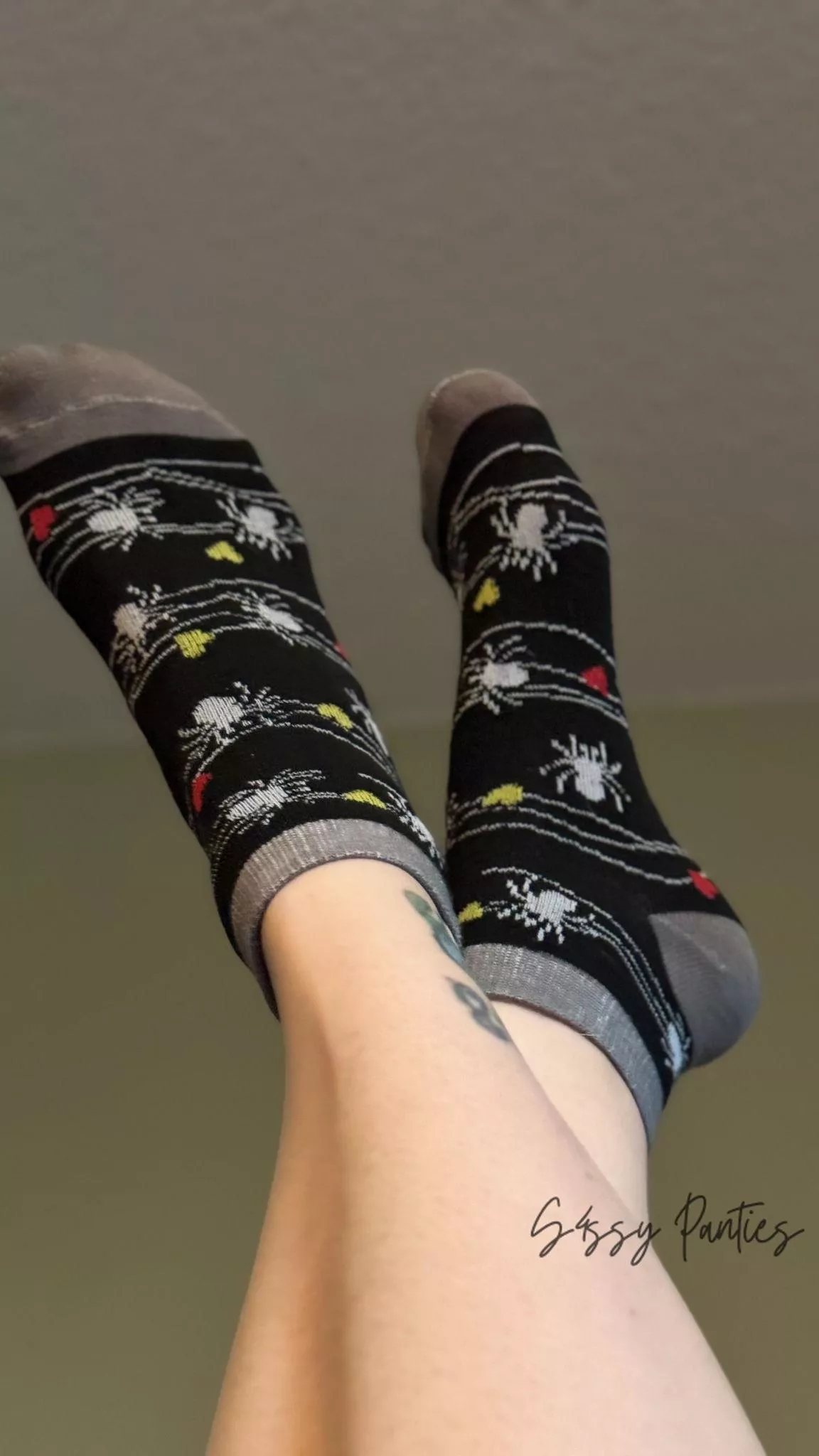 From sweaty gym socks to sexy thigh highs... I've got the socks you crave. [Selling][usa] See pinned posts for info and drawers, then dm to get yours! Starting at $20 posted by S4ssypanties