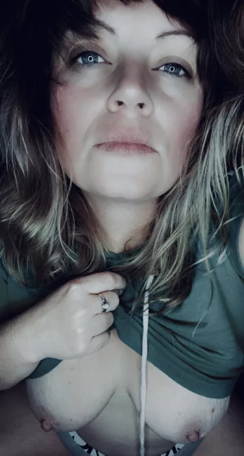 Happy Monday, drop a load on this mil(f) by Old_Paramedic4026