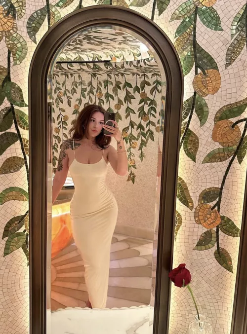 I think I look good in white 🤍 by raspberreblonde