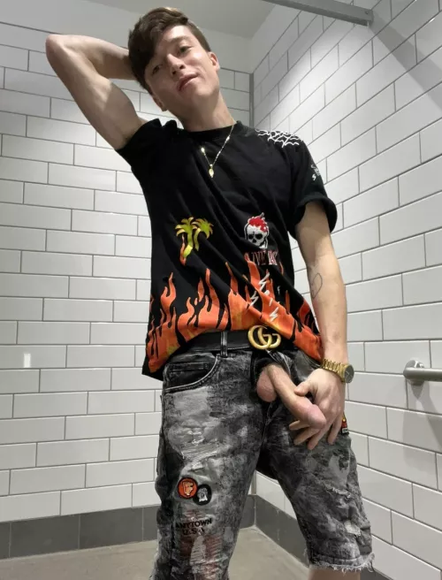 Is yours bigger than your hand or no? by lrgfry