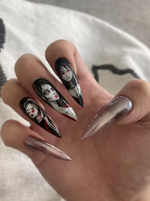 It’s finally spooky season! by kimcheeekz