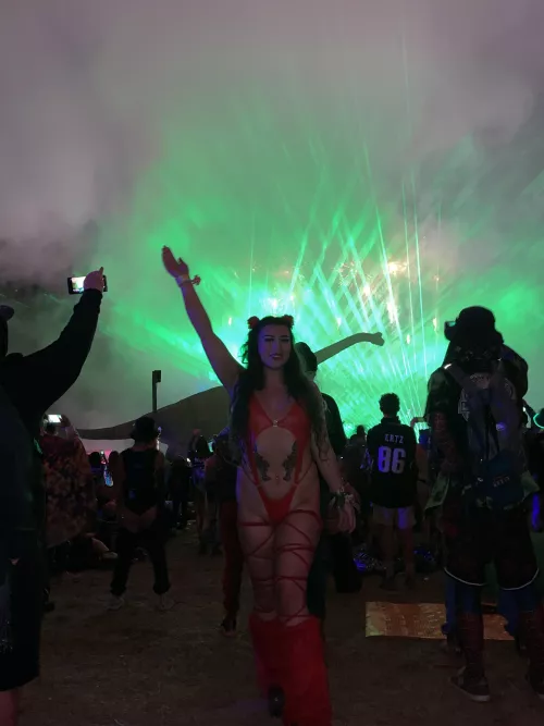 Kiss me under the lasers 🤭 by Cherrybombimbo