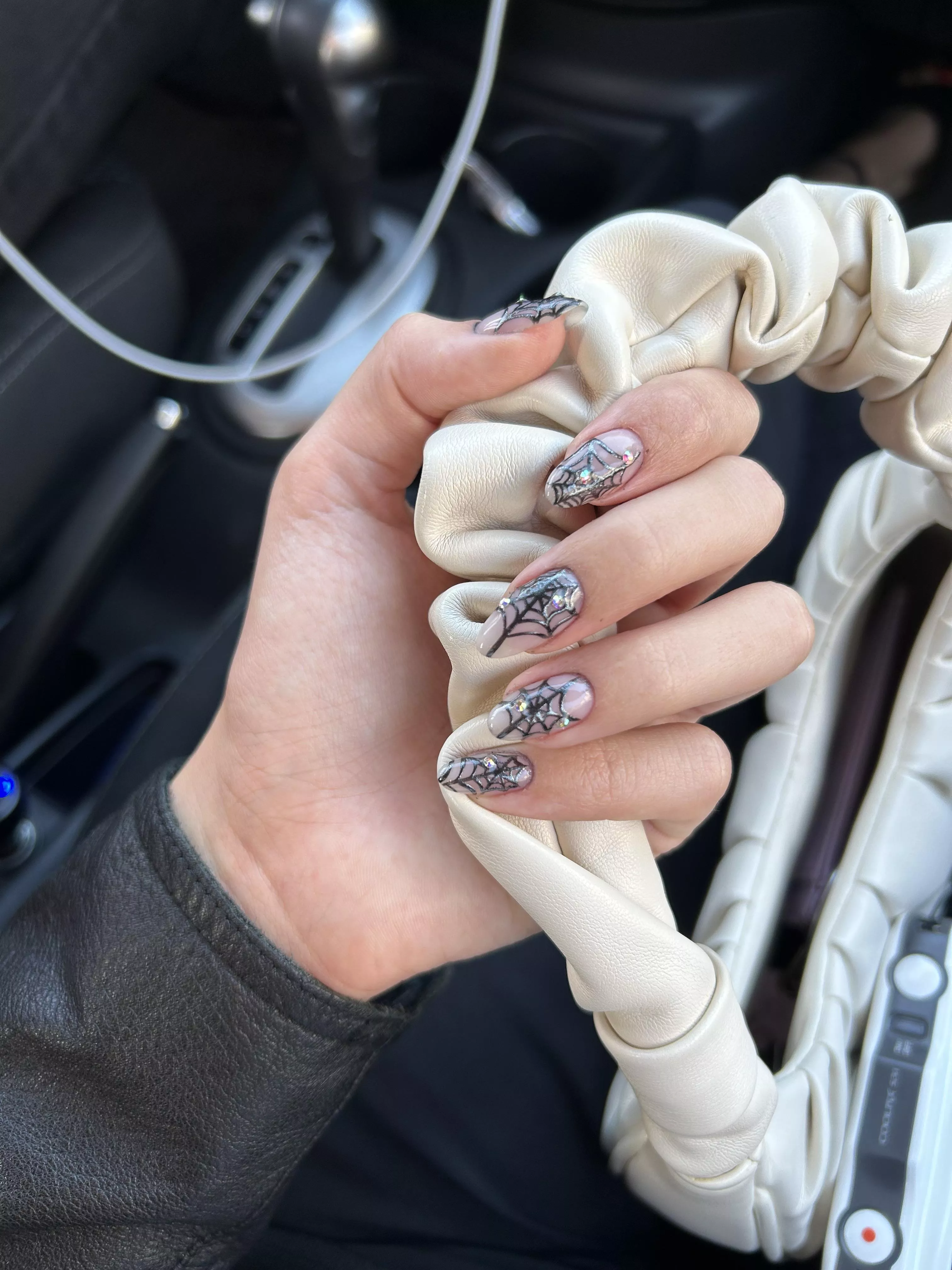 New set for October 🕸️ posted by AlexaVenusOfficial