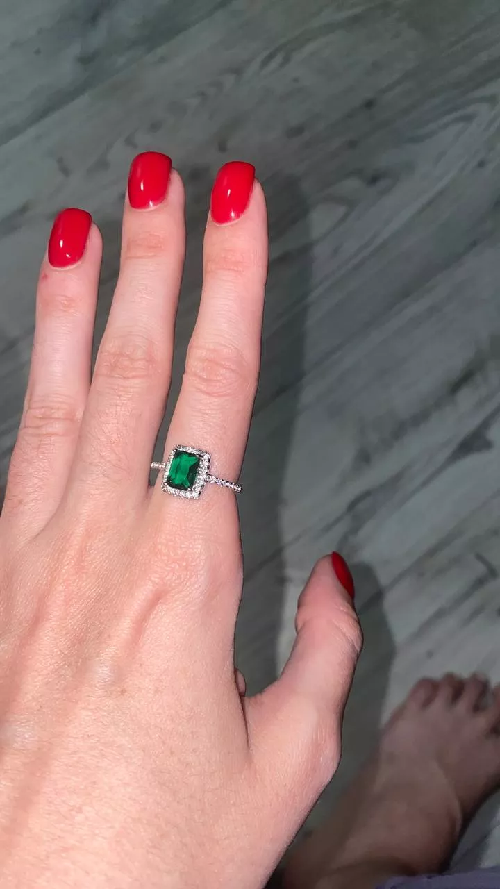 red manicure today posted by Kate-www