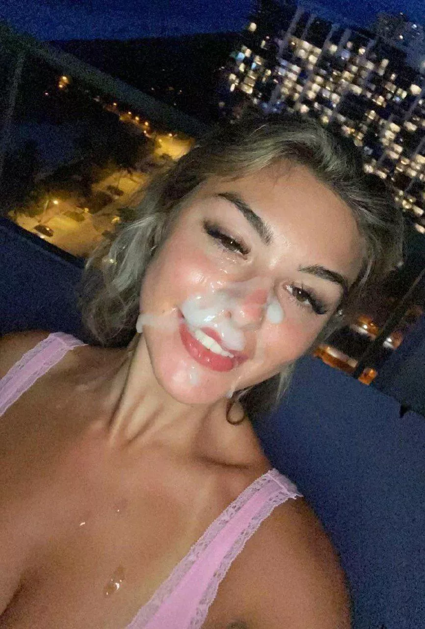 She likes it drooling down her face posted by FloGuda