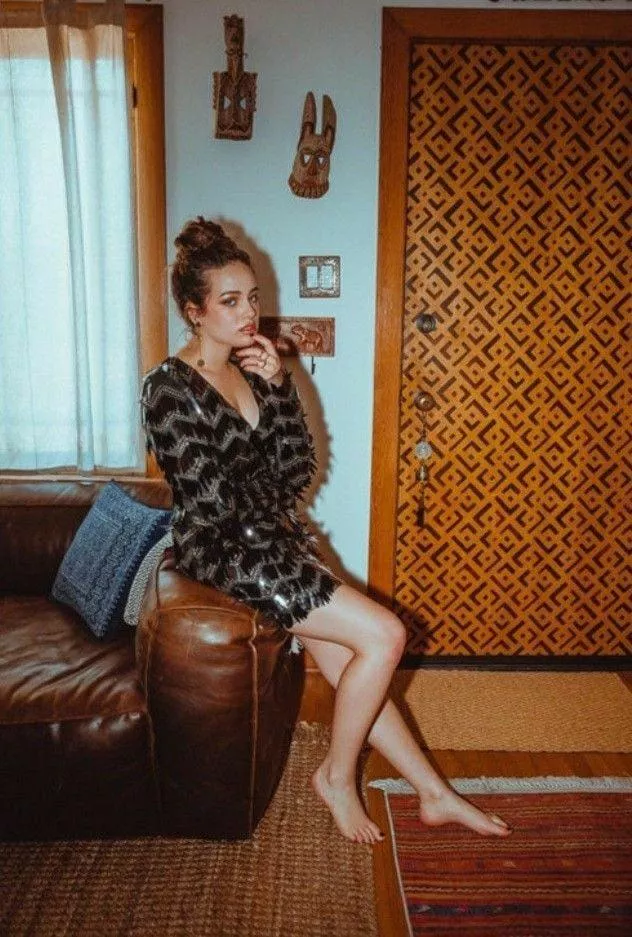 Super horny for Mary Mouser and her feet right now posted by shambam4182