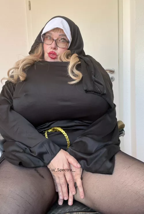 would you eat whats beneith my hands by _Spectra__