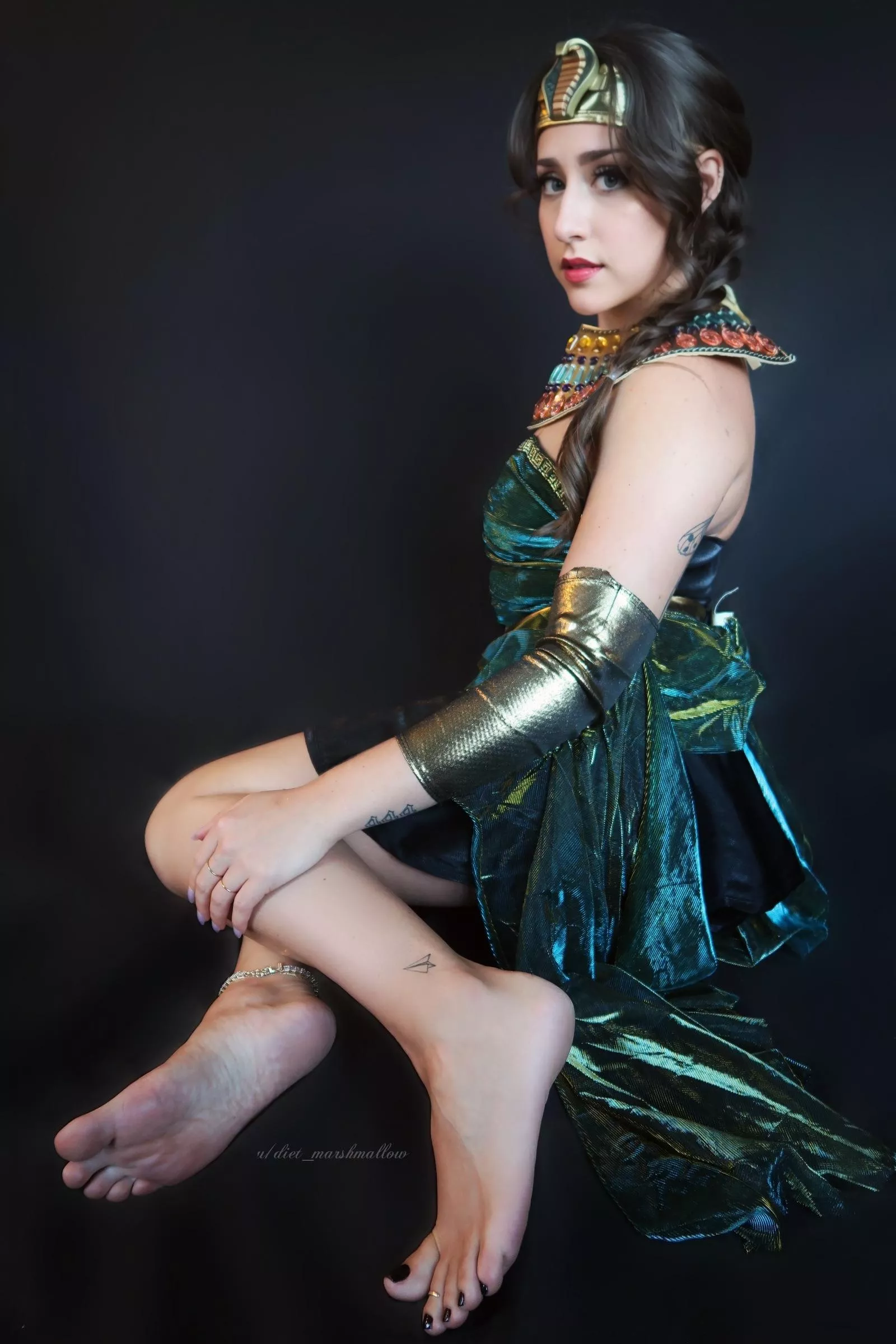 Your goddess commands you to worship her feet 😉 posted by diet_marshmallow