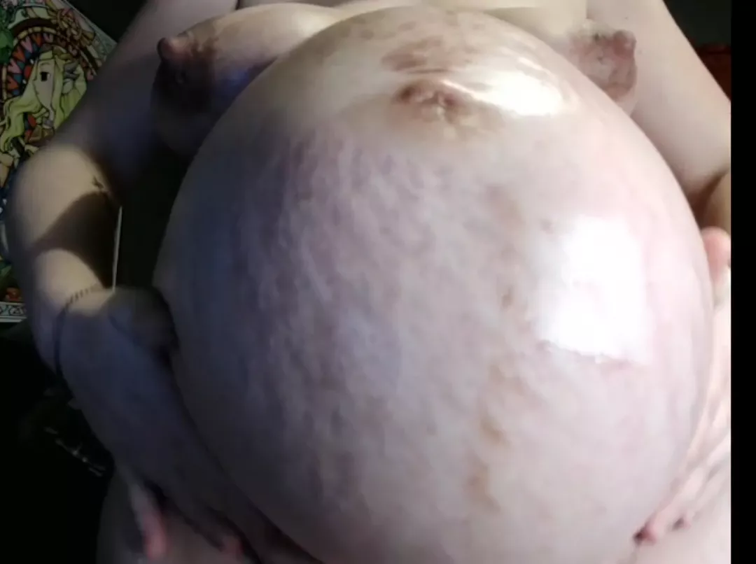 Your POV before I smother you and rest it on your forehead. Eat up daddy 😜 posted by Foodnotclass-heracct