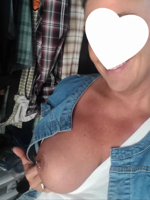 A quick peek. by mrjllj68