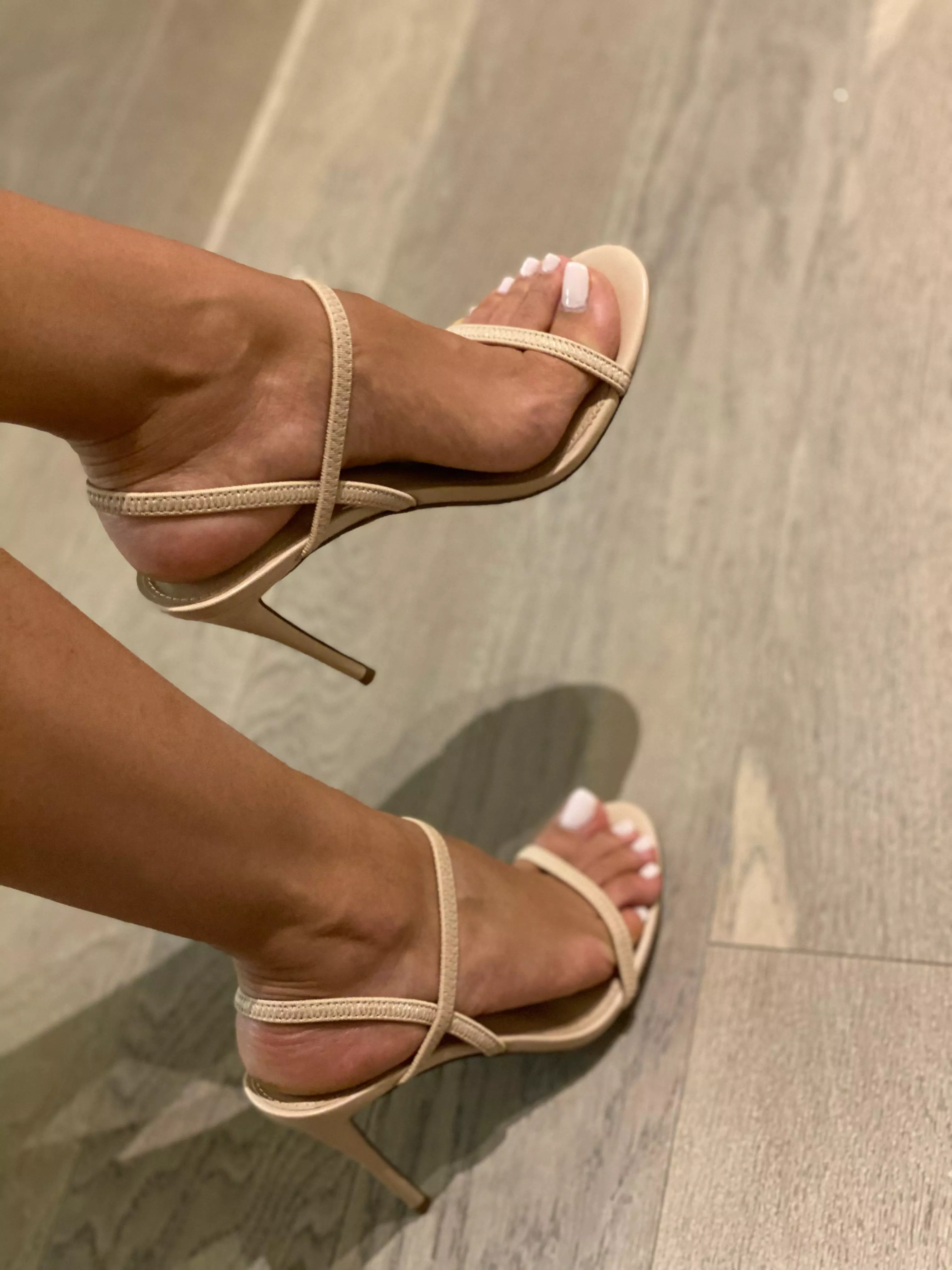 Do you prefer heels or no heels? (oc) posted by footsiehottie