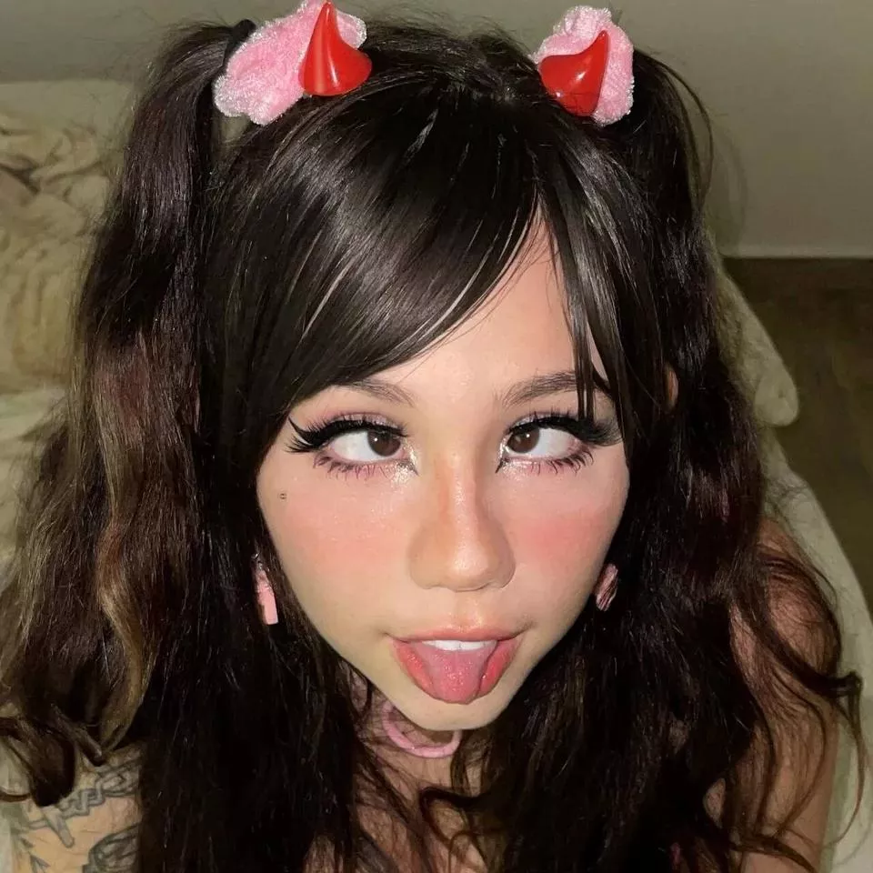 Feed me senpai posted by iamkinechann