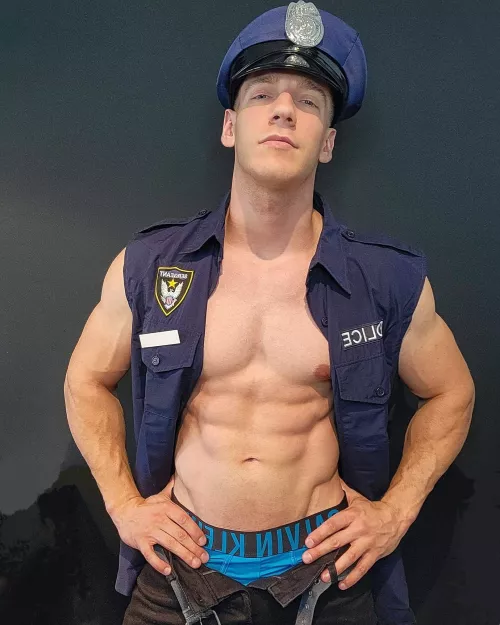Have you been a good boy 👮‍♂️🔗 ? by John_fitness91