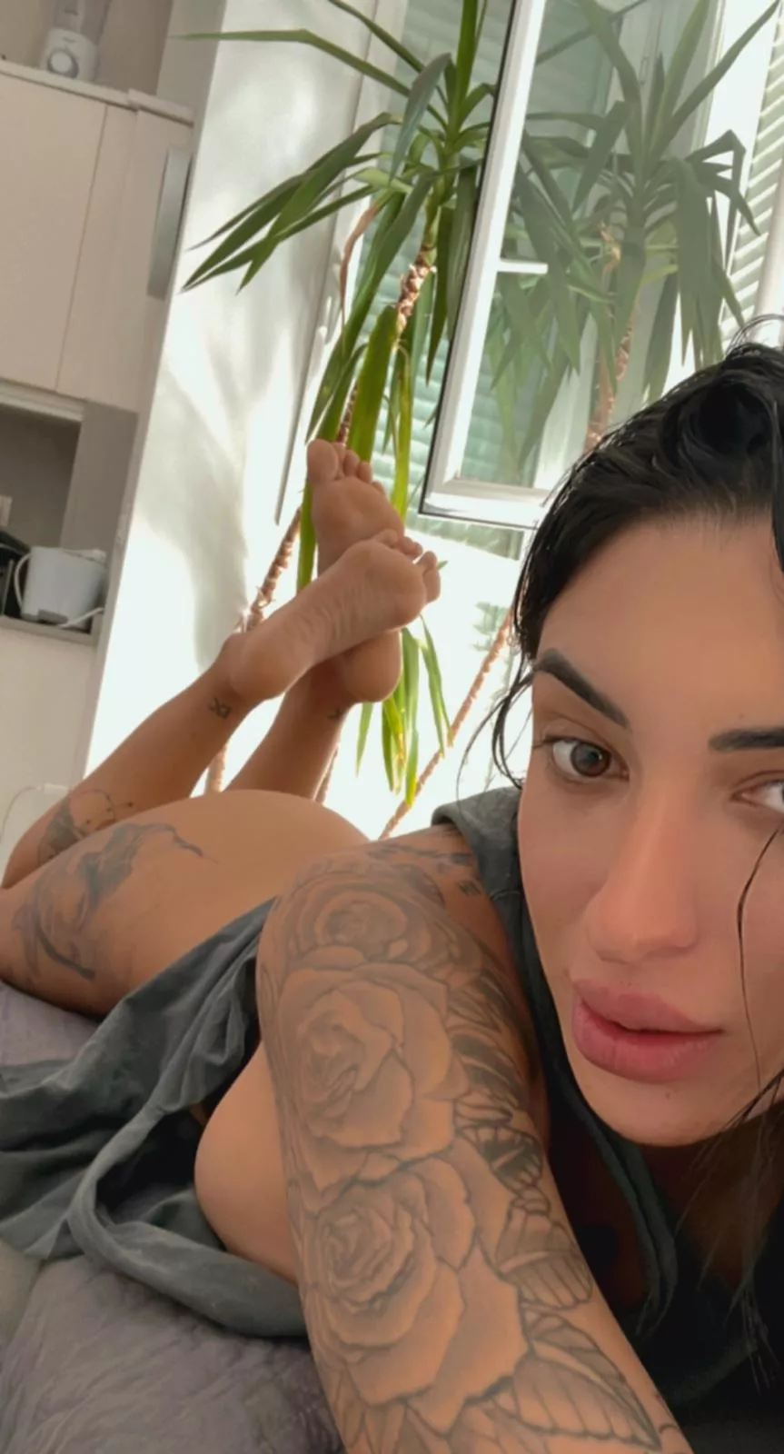 Have you ever been made to cum with your feet? posted by Maeve_OU