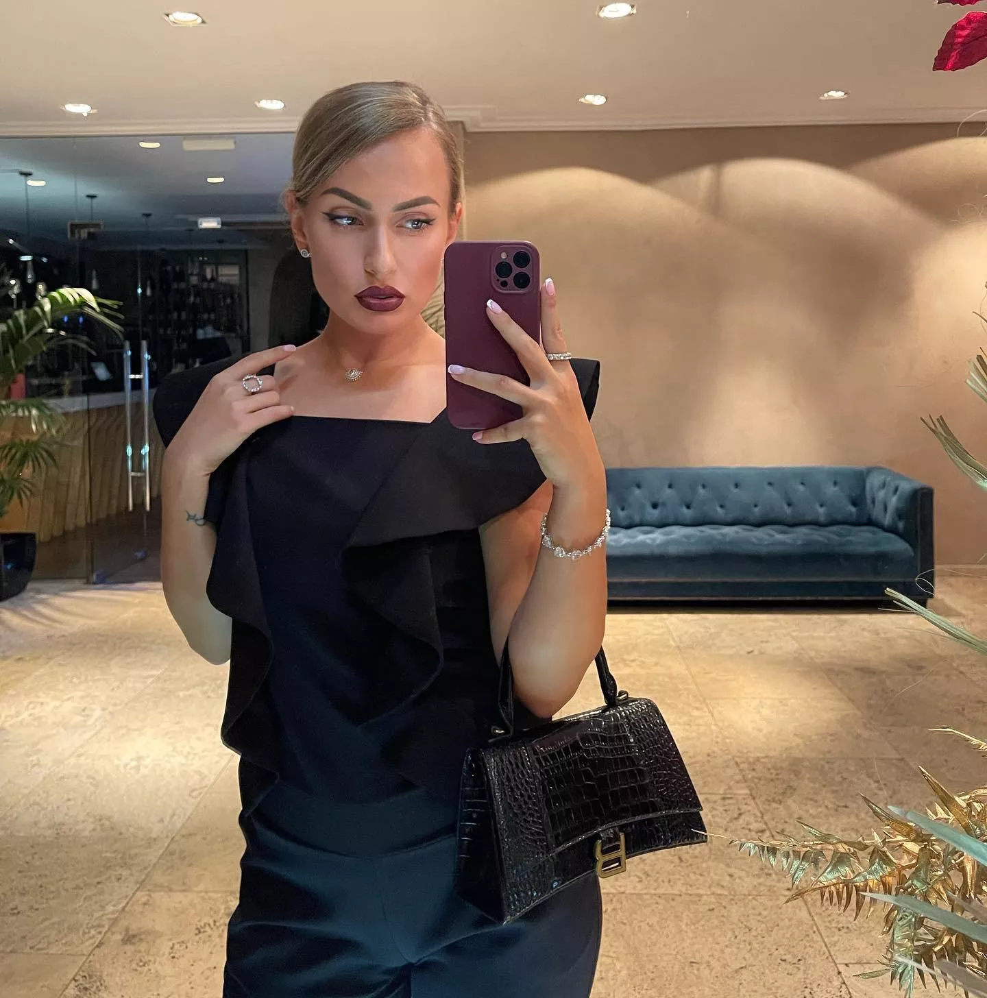 hey everyone, I'm Kami :) posted by shortattach