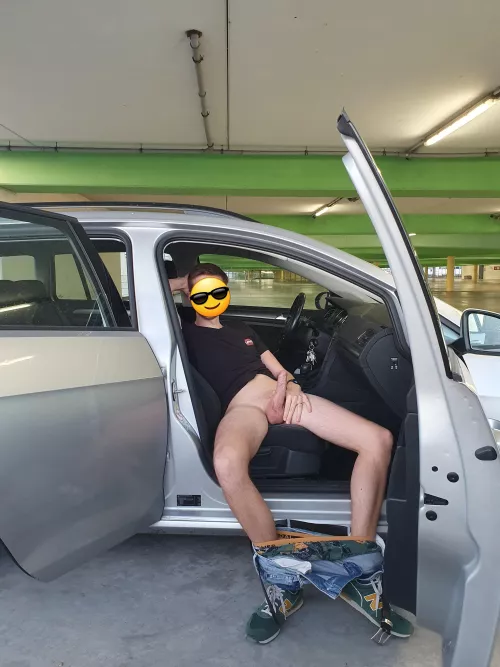 Highres pic from my parking lot adventure by slimspank