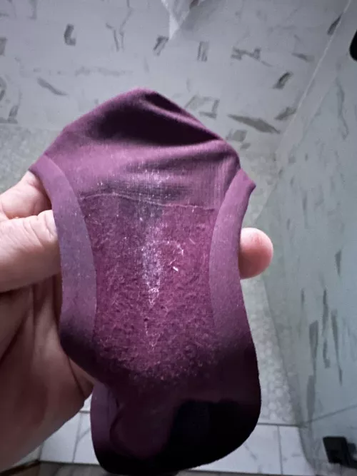 Housewife leaves obvious trail by Hesitant-Housewife