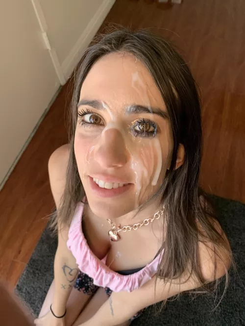 I decirated my sister's face by MiddleClasshg