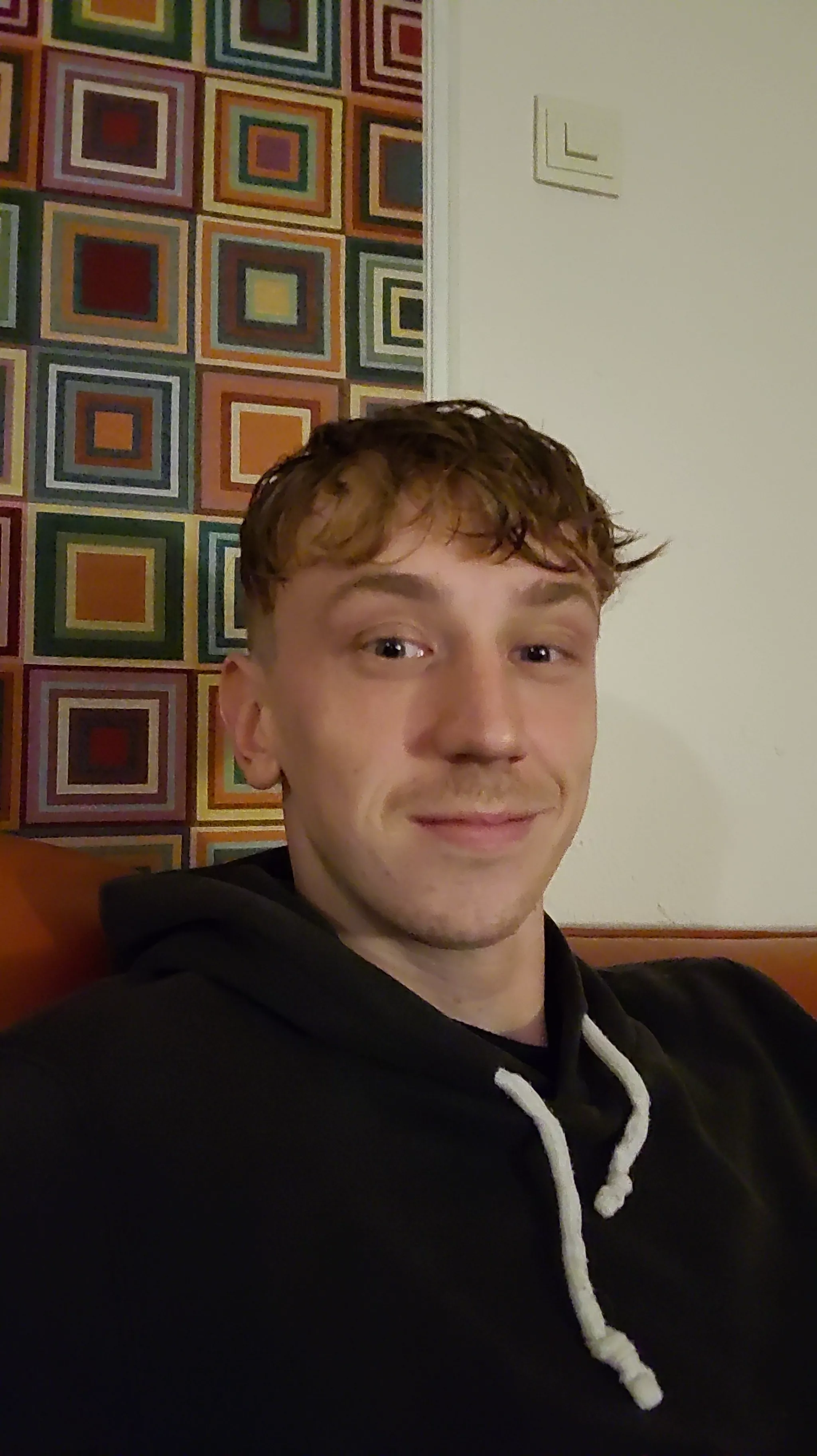 I'm bad a posing for pics, any tips? posted by Round-Song-4996