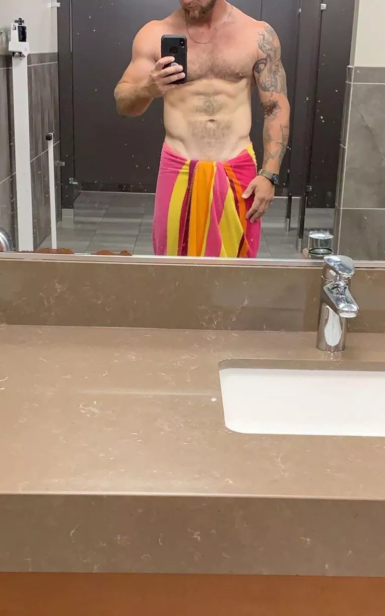 Less towel? Lol (m) posted by 55-NorthernMoose