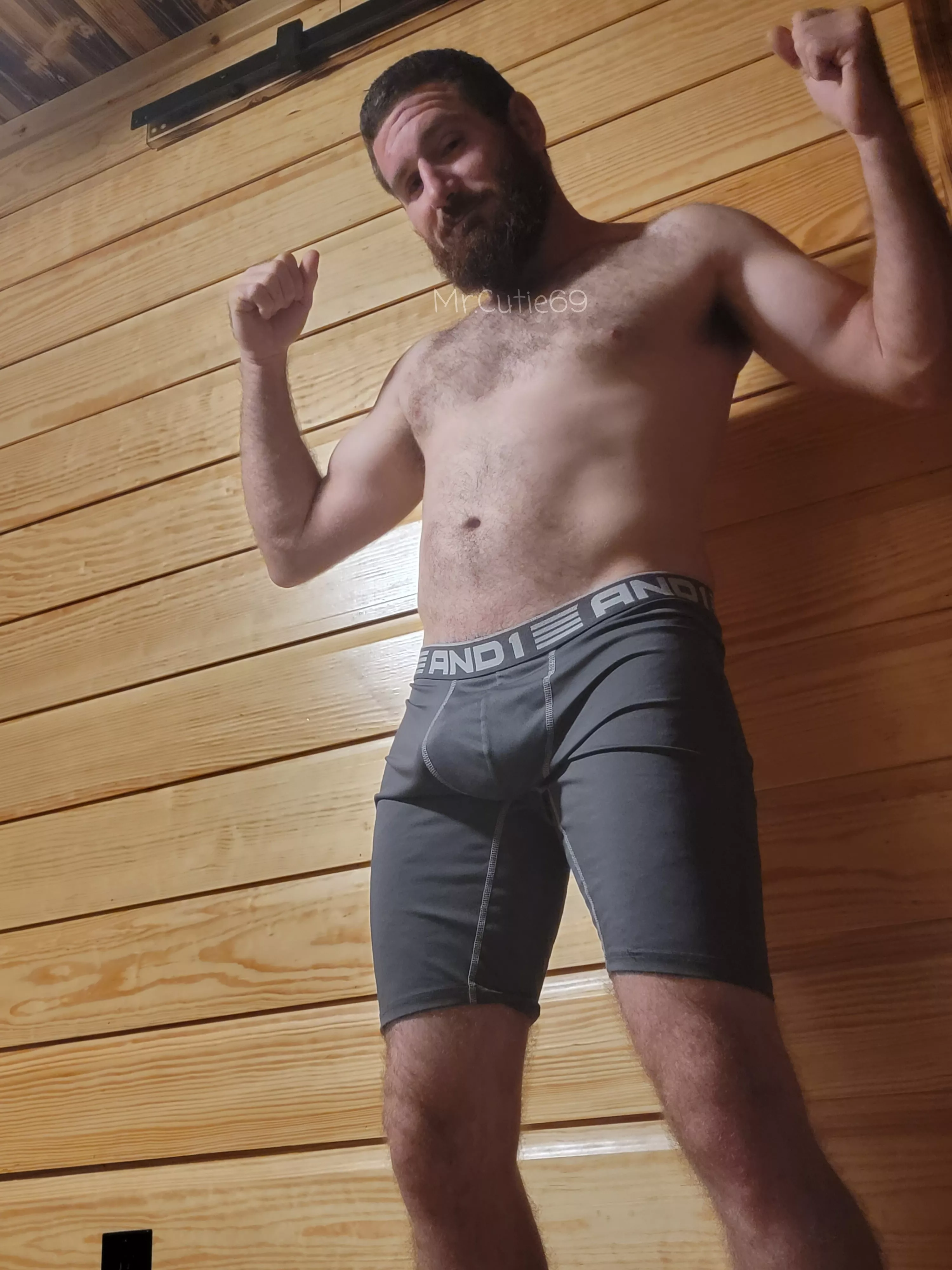 Little bulge 🙄 posted by Mrcutie69