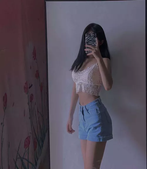 Mirror selfie to make your day better 🥹 by notmhco