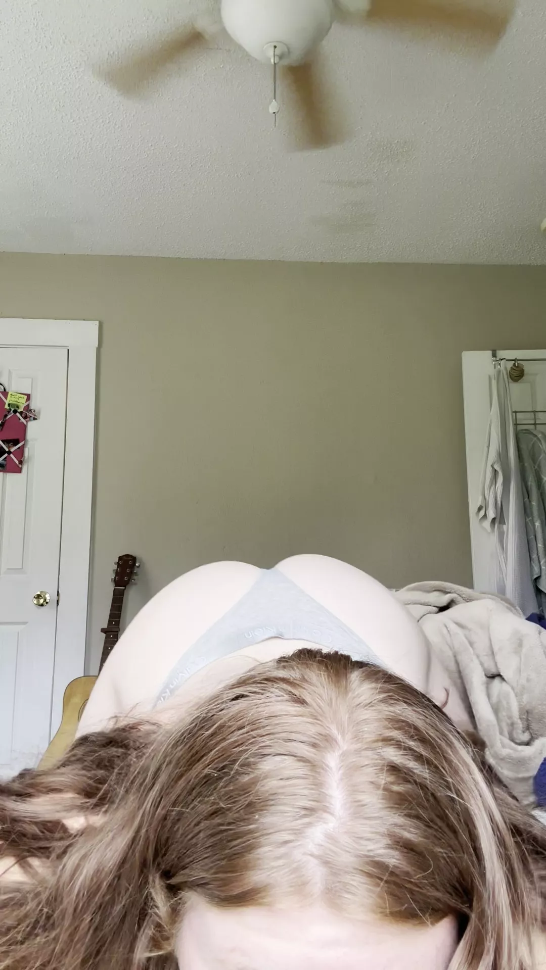 Morning stretch ☀️ posted by 2FacedG3m1n1