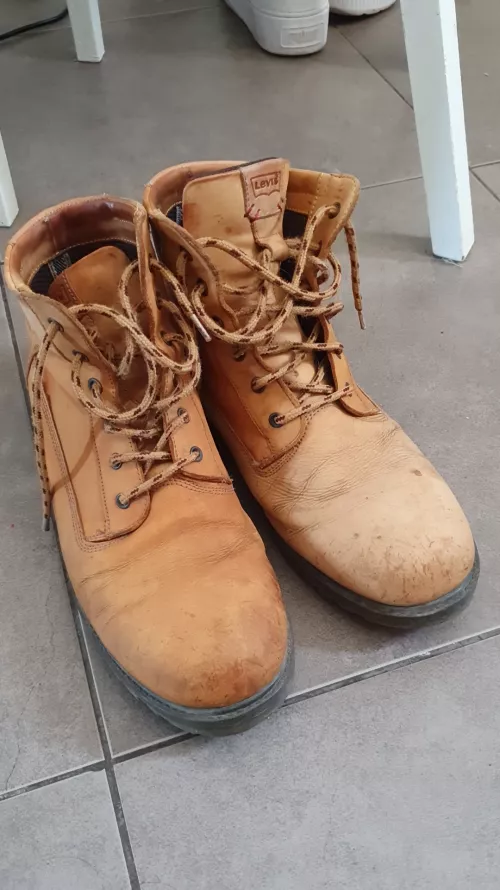 My girlfriend cleaned this and now they're different colours. How can I fix this? by BlackChef6969