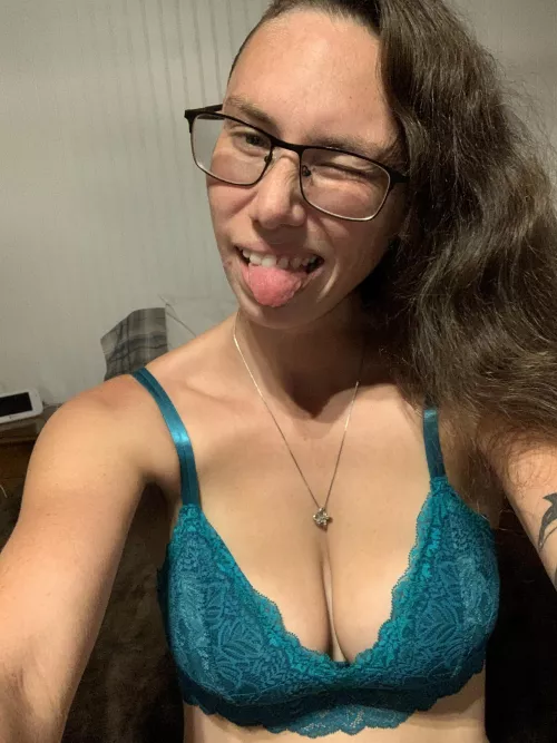 My throat is feeling dry, any cum to lube it up? by Lacey_kacey4u