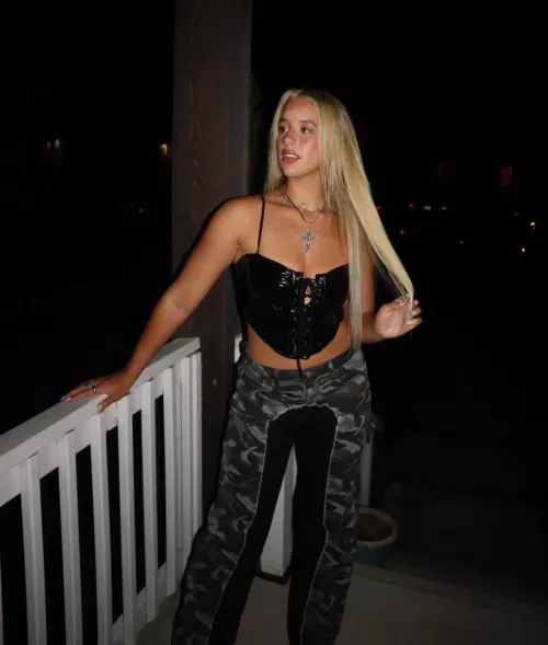 Party girl by HonestRunner