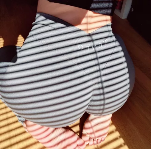 these are what my mom lovingly calls the 'no man will be interested in your personality' leggings by 225daysundergrass