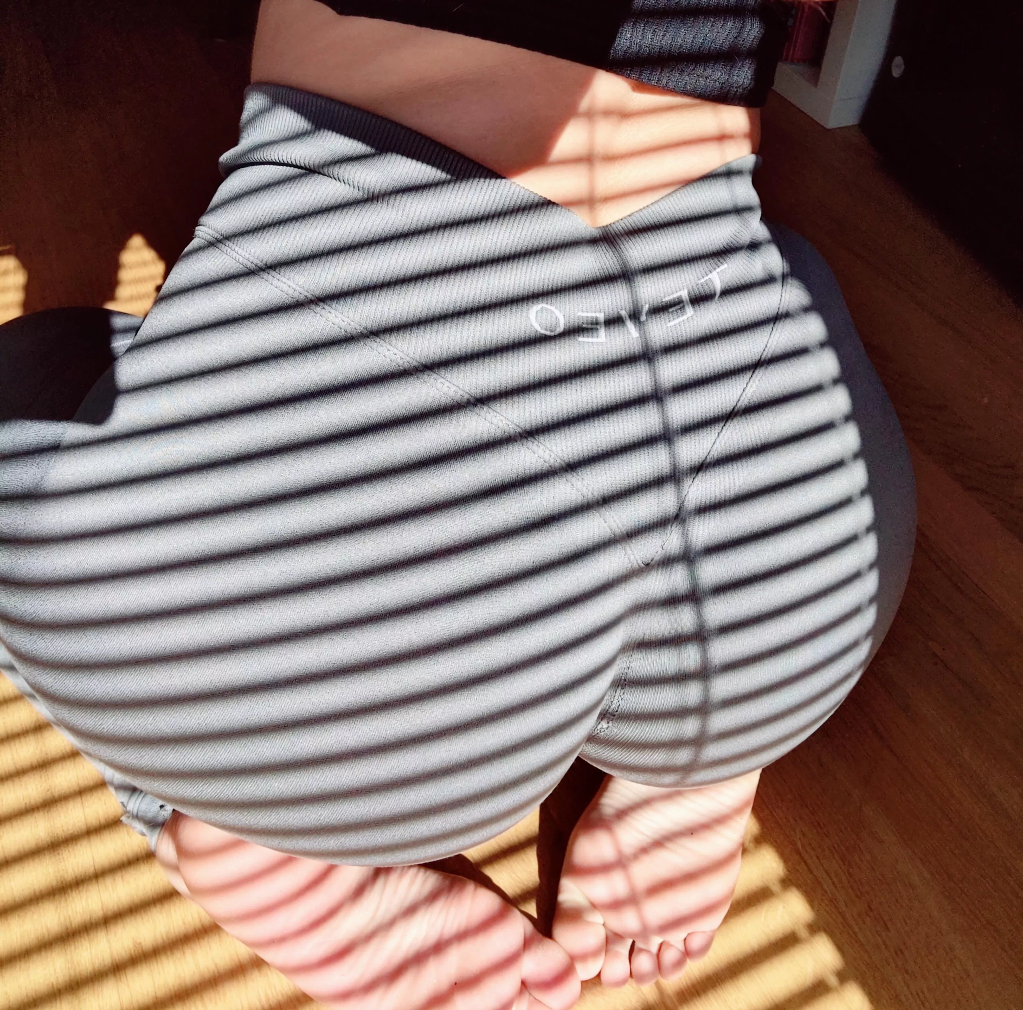 these are what my mom lovingly calls the 'no man will be interested in your personality' leggings posted by 225daysundergrass