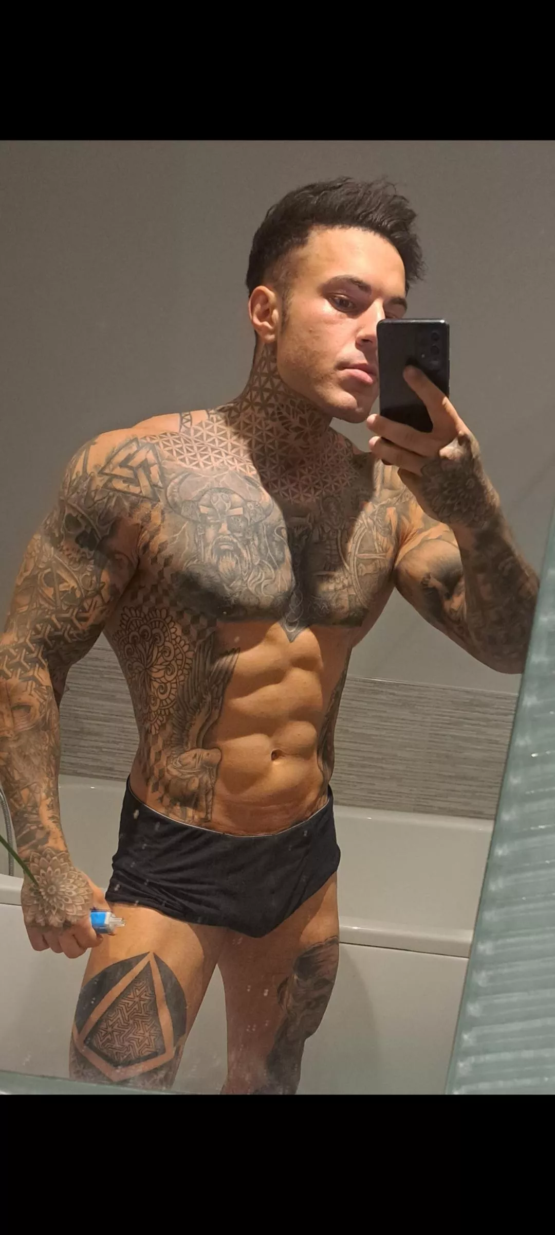 6ft2. Guess my weight posted by bahamianDowel769