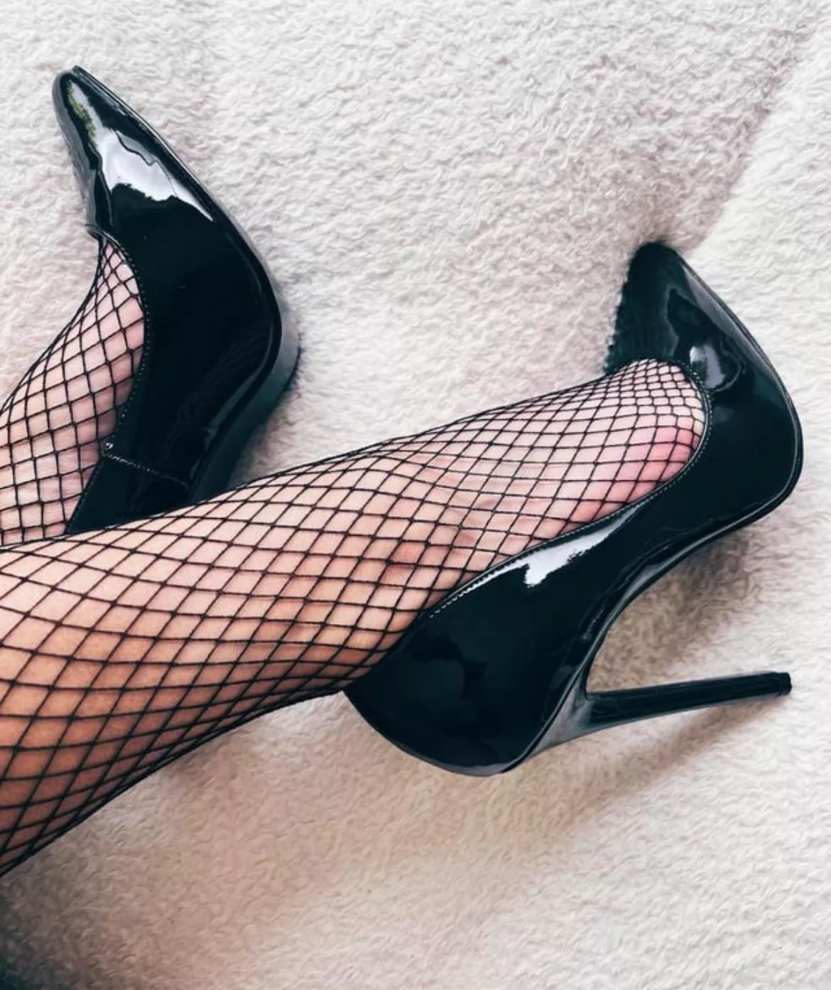 Elegant, but deadly 😈 posted by MistressLolaInLatex