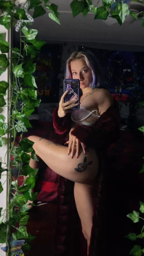 (f21) feeling pretty rn🫠 by lunaatic69