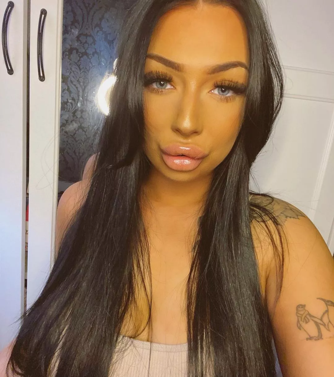 Her lip shape is incredible and she is insanely pretty posted by bimbol0ver