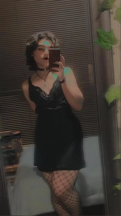 Hi, I'm Jenn and I love dressing up as a goth girl. by heyjeroome