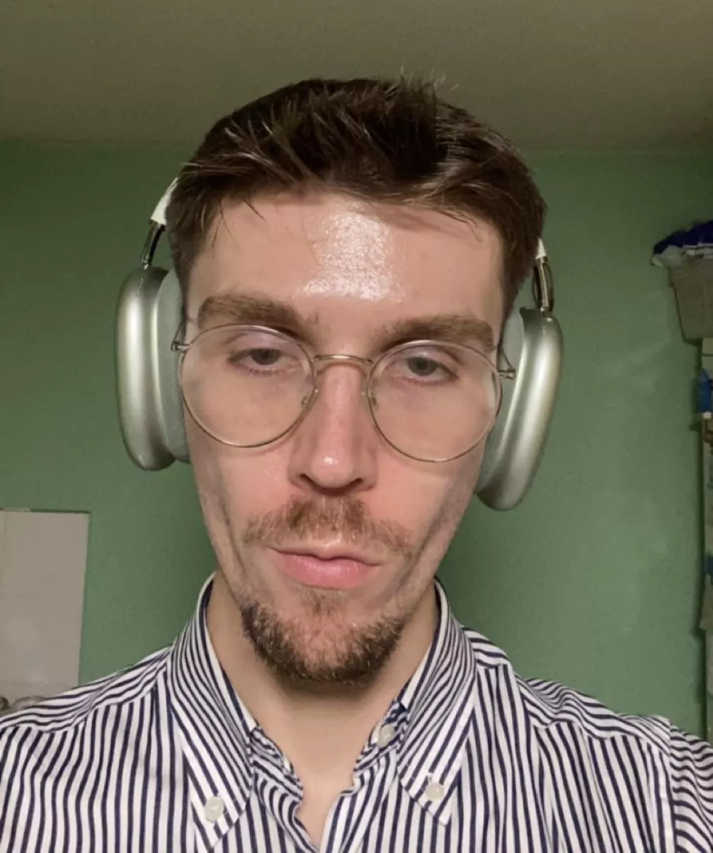 I’m sleepy 😴 posted by DylanKii94