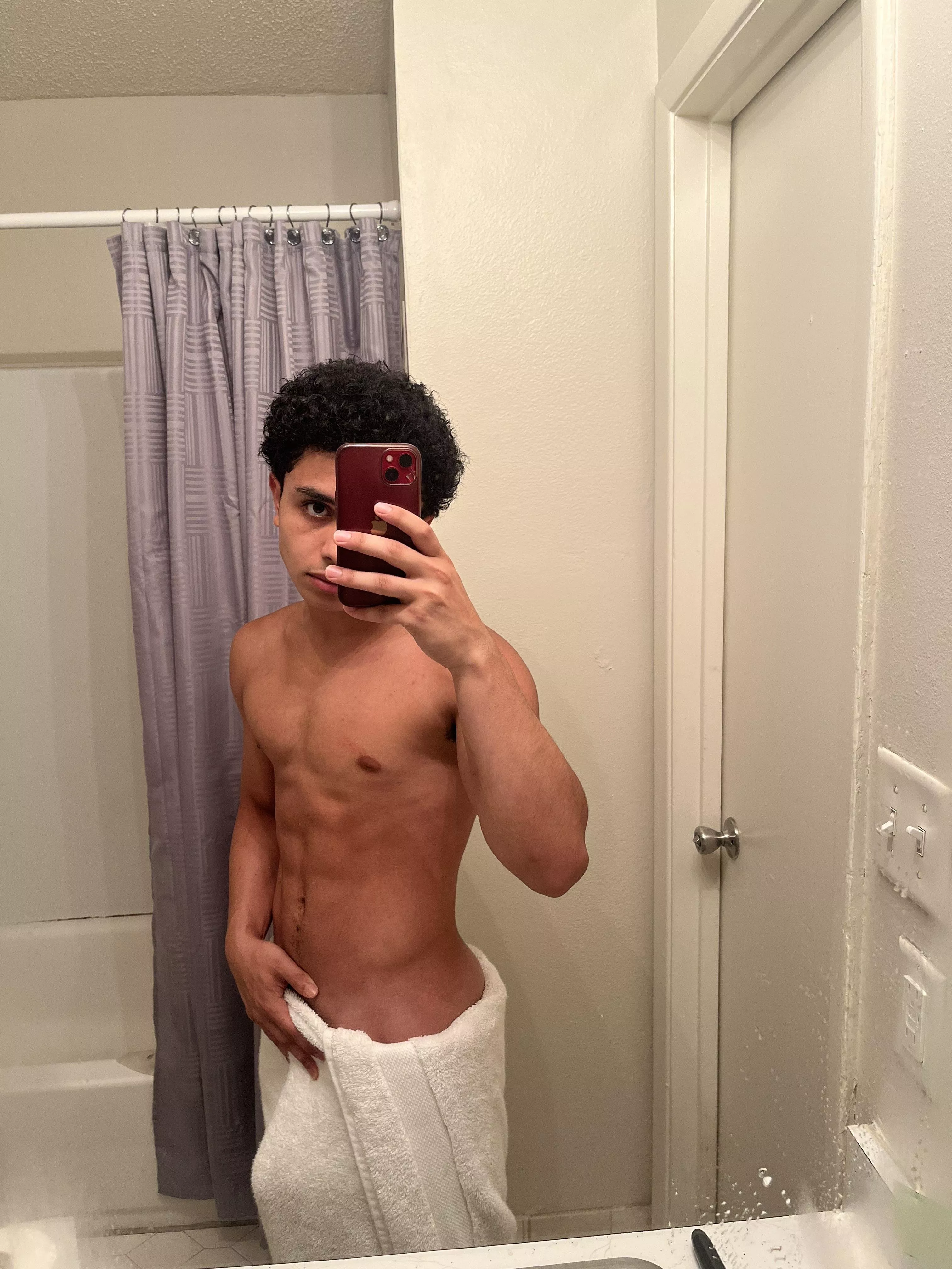 Is this a good Tinder profile pic? posted by orlandothemane