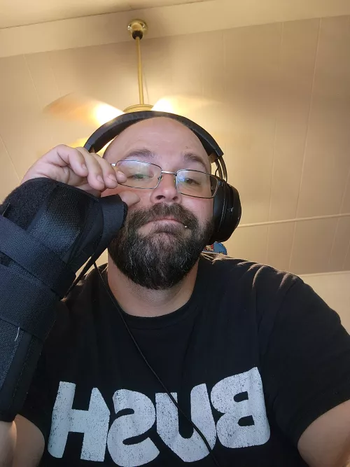 Looks like I won't be playing any games for a while 😕 by IdolAndAnchor