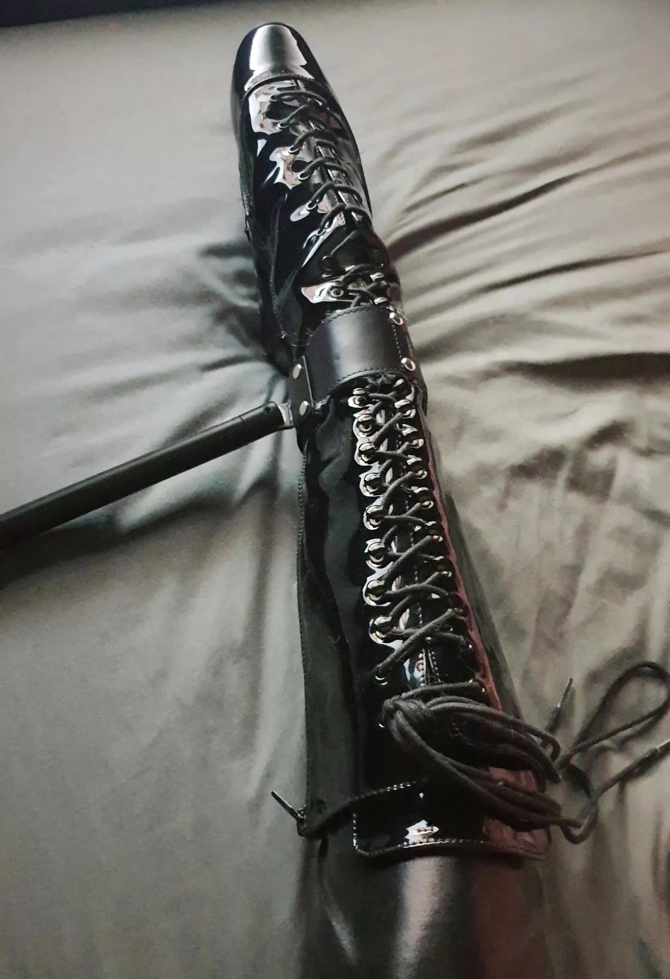 My shiny ballet boots look so much sexier when locked in restraints posted by Rubber_Struggles